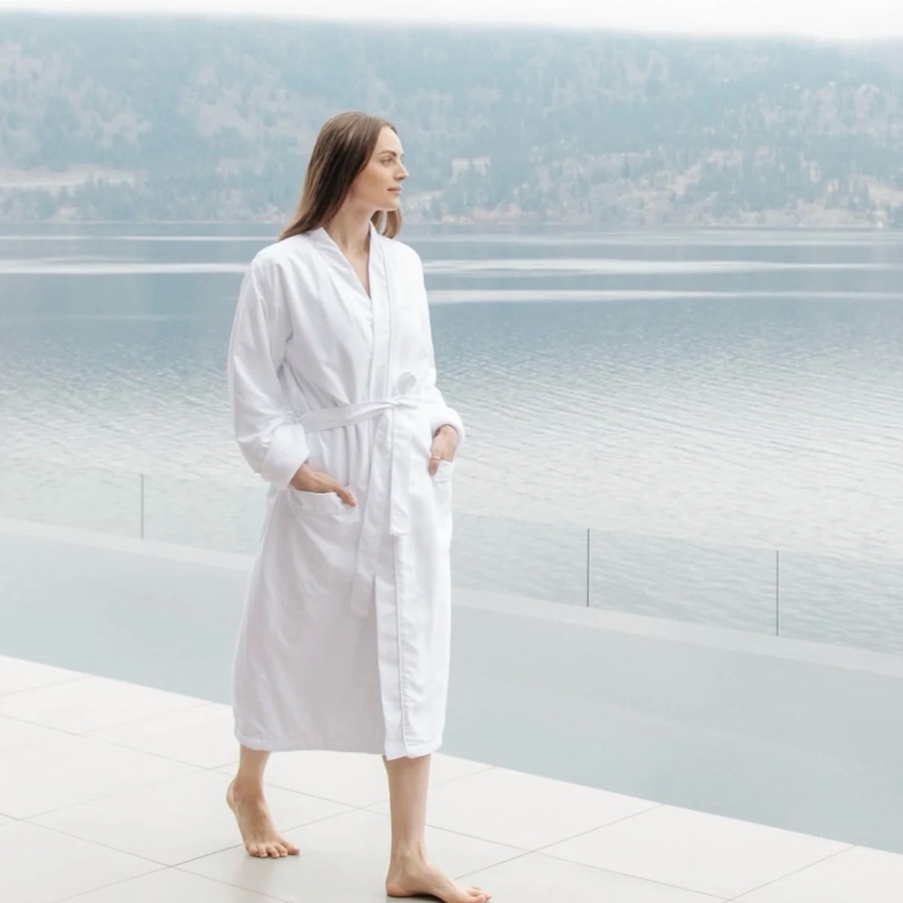 NWT AUTHENTIC FOUR SEASONS SPA ROBE